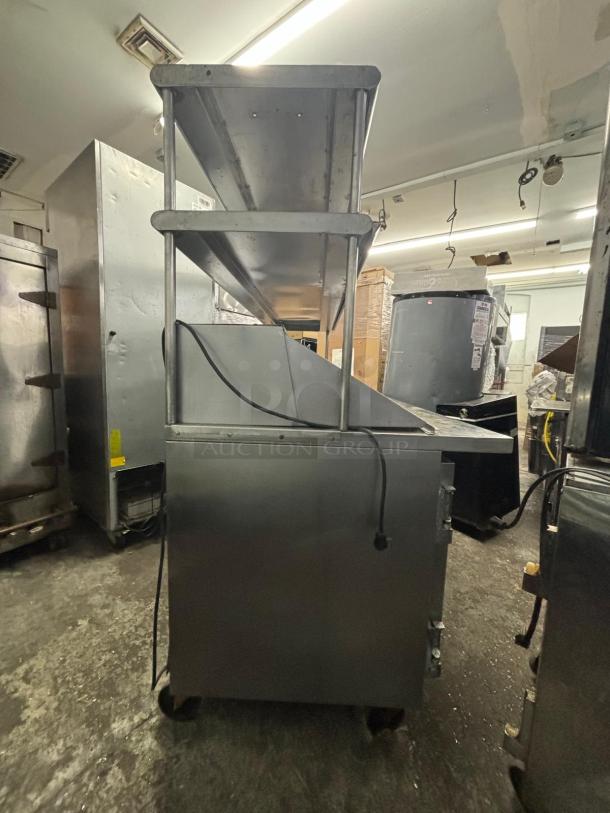 CHECK IT OUT Beverage Air Refrigerated Mega Top Sandwich Prep Unit with STAINLESS STEEL Shelves and Storage - Image 2 of 4