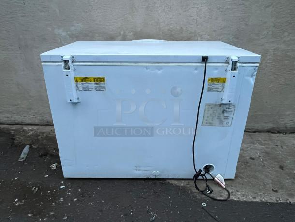GE 65 Inch Wide 15.68 Cu. Ft. Capacity Chest Freezer - Image 5 of 6