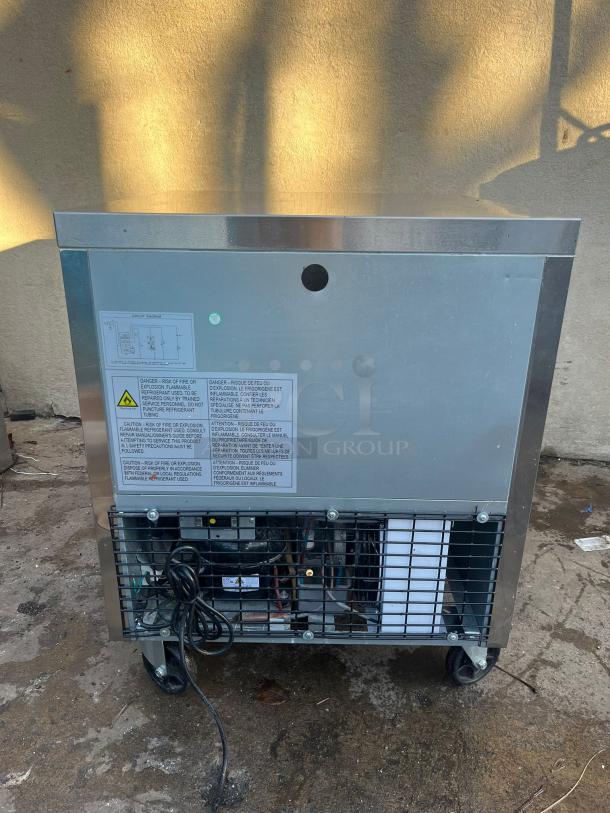 Dukers DUC29F Single Door Undercounter Freezer in Stainless Steel - Image 3 of 7