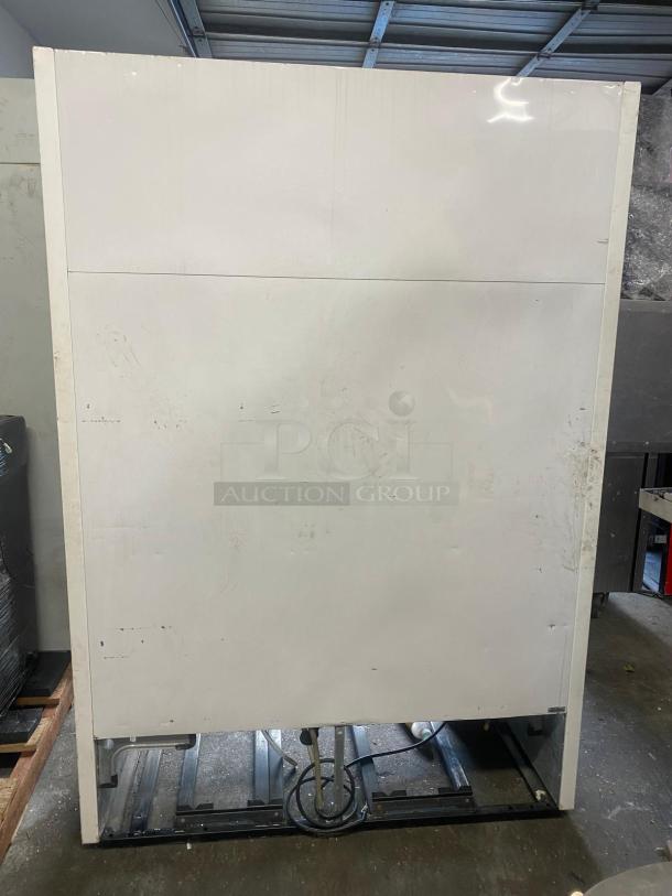 TRUE GDM-49f - Two Section Glass Hinged Door Bottom Mounted 49 cu ft Freezer Merchandisers no compressor - Image 3 of 3