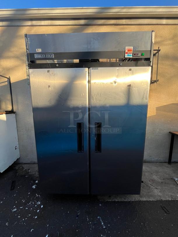 Maxx Cold 54" Two Section Reach In Refrigerator, (2) Left/Right Hinge Solid Doors, 115v - Image 1 of 6