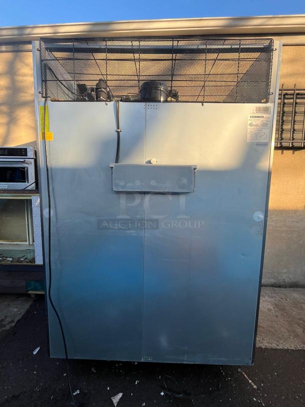 Maxx Cold 54" Two Section Reach In Refrigerator, (2) Left/Right Hinge Solid Doors, 115v - Image 6 of 6