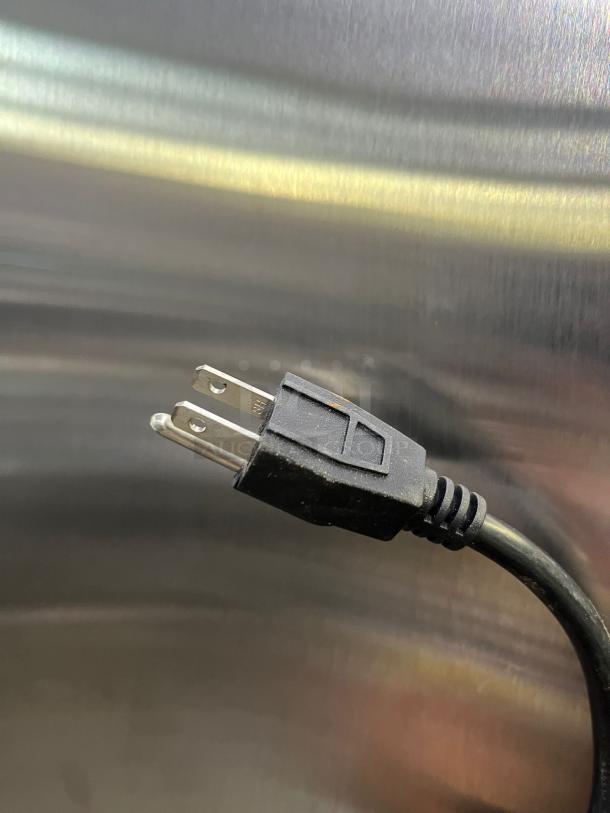 STAINLESS STEEL Dukers 1 Door Commercial Reach In Refrigerator D28R - Image 5 of 9