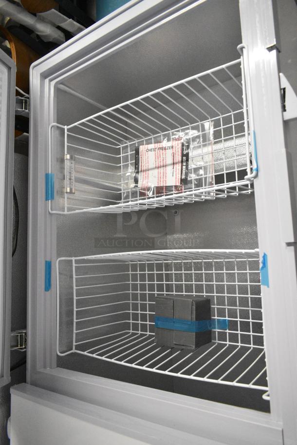 KoolMore SCF-24C Metal Commercial 2 Lid Chest Freezer on Commercial Casters. 115 Volts, 1 Phase. Tested and Working! - Image 5 of 7