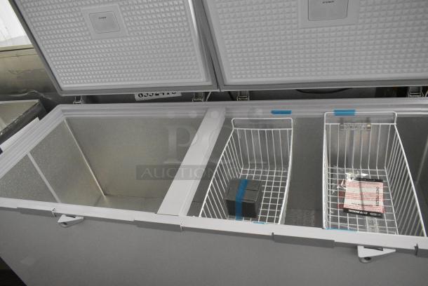 KoolMore SCF-24C Metal Commercial 2 Lid Chest Freezer on Commercial Casters. 115 Volts, 1 Phase. Tested and Working! - Image 6 of 7