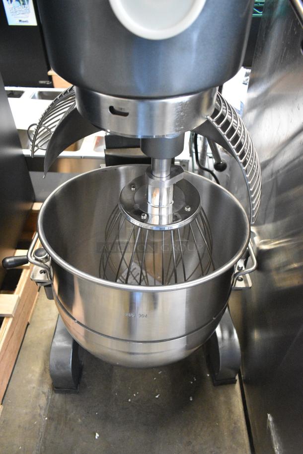 BRAND NEW SCRATCH AND DENT! Avantco 177MX40H Metal Commercial Floor Style Planetary Dough Mixer w/ Stainless Steel Mixing Bowl, Bowl Guard and Whisk Attachment. 240 Volts, 1 Phase. - Image 3 of 9