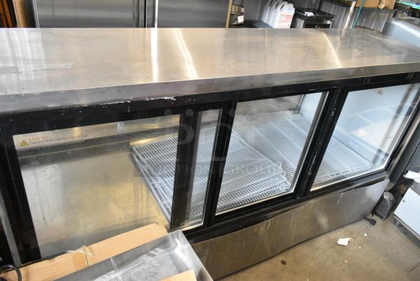 BRAND NEW SCRATCH AND DENT! 2023 Avantco 178DLC82HCS 82" Stainless Steel Curved Glass Refrigerated Deli Case Merchandiser. 115 Volts, 1 Phase. Tested and Working! - Image 3 of 5