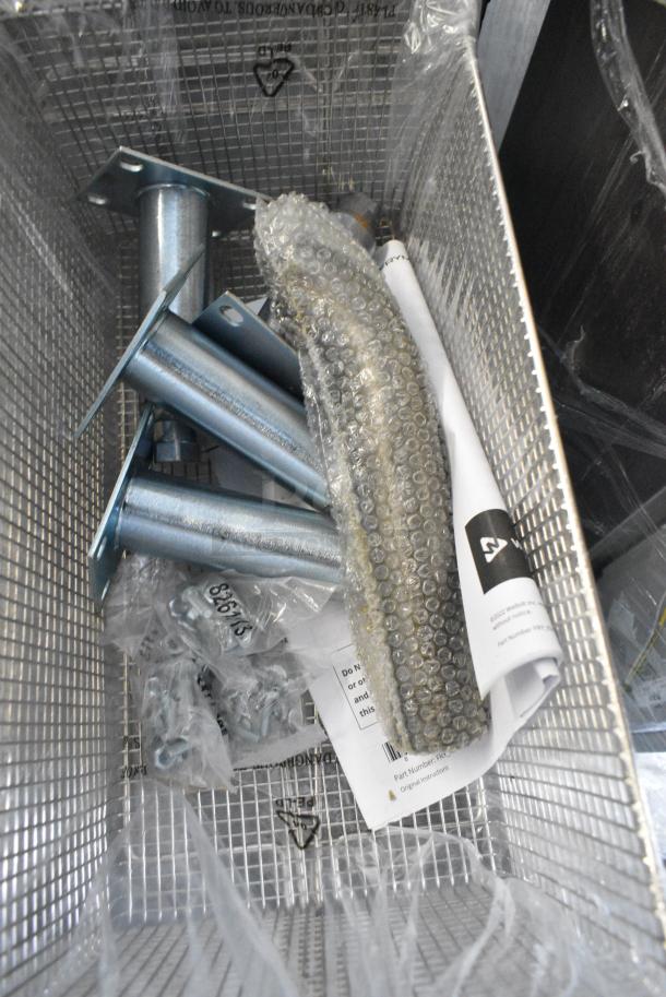 BRAND NEW SCRATCH AND DENT! 2024 Dean SR162GN Stainless Steel Commercial Floor Style Super Runner Natural Gas Floor Fryer w/ 2 Metal Fry Baskets 60-75 lb. 150,000 BTU. - Image 4 of 7