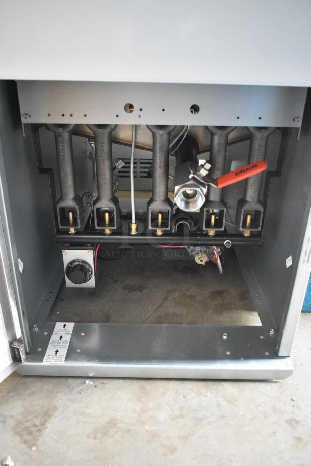 BRAND NEW SCRATCH AND DENT! 2024 Dean SR162GN Stainless Steel Commercial Floor Style Super Runner Natural Gas Floor Fryer w/ 2 Metal Fry Baskets 60-75 lb. 150,000 BTU. - Image 6 of 7