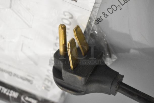 BRAND NEW SCRATCH AND DENT! 2024 KoolMore KM-CTCO-44 Stainless Steel Electric Powered Convection Oven. 240 Volts, 1 Phase. - Image 3 of 7