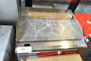 BRAND NEW SCRATCH AND DENT! Avantco 177EG24N Stainless Steel Commercial Countertop 24" Electric Countertop Griddle . 208/240 Volts, 1 Phase.