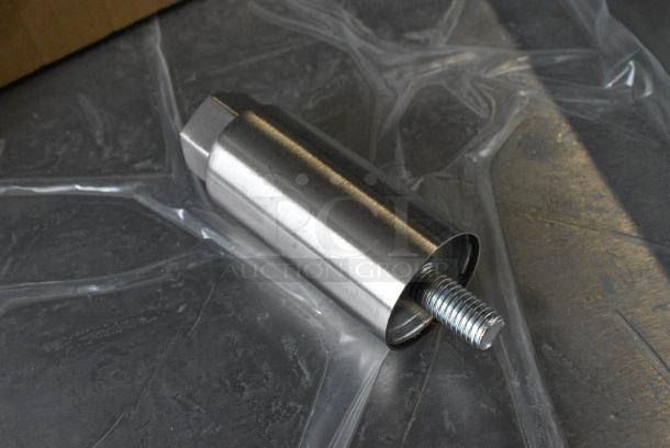 BRAND NEW SCRATCH AND DENT! Avantco 177EG24N Stainless Steel Commercial Countertop 24" Electric Countertop Griddle . 208/240 Volts, 1 Phase. - Image 5 of 6