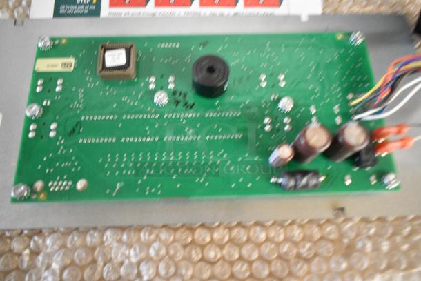 BRAND NEW SCRATCH AND DENT! Vulcan 00-913086-00004 Control Board W/ Overlay - Image 4 of 5