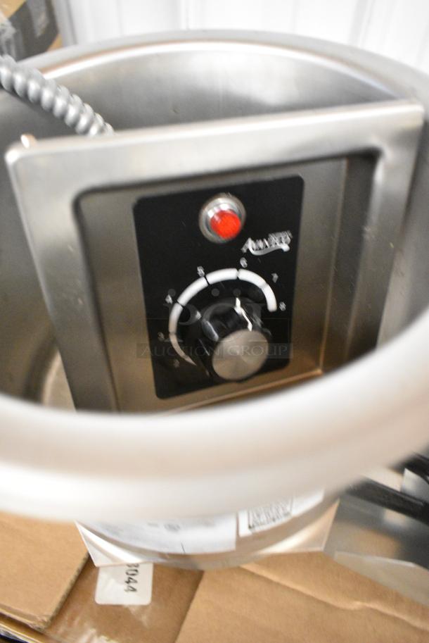 BRAND NEW SCRATCH AND DENT! 2024 Avantco 177TPSW7 Stainless Steel 7 Quart Insulated Warmer. 120 Volts, 1 Phase. Tested and Working! - Image 2 of 4