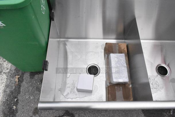 BRAND NEW SCRATCH AND DENT! Stainless Steel 2 Bay Sink. - Image 2 of 5