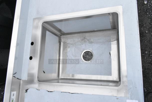 BRAND NEW SCRATCH AND DENT! Regency 600ST3048L Stainless Steel Table w/ Sink Basin. - Image 3 of 5