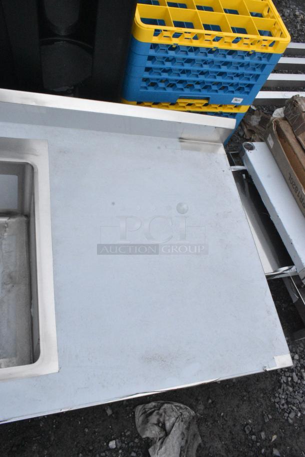 BRAND NEW SCRATCH AND DENT! Regency 600ST3048L Stainless Steel Table w/ Sink Basin. - Image 4 of 5