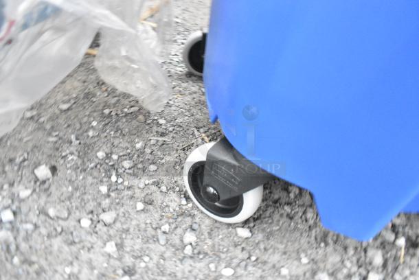 BRAND NEW SCRATCH AND DENT! Rubbermaid Blue Poly Mop Bucket w/ Wringing Attachment on Commercial Casters - Image 4 of 6