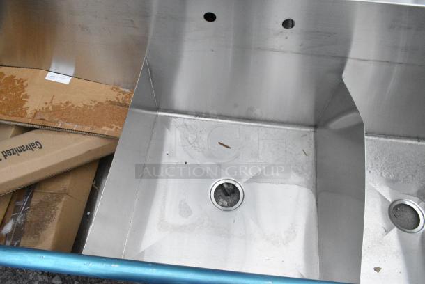 BRAND NEW SCRATCH AND DENT! Stainless Steel Commercial 3 Bay Sink. - Image 3 of 6