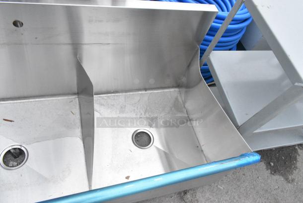 BRAND NEW SCRATCH AND DENT! Stainless Steel Commercial 3 Bay Sink. - Image 4 of 6