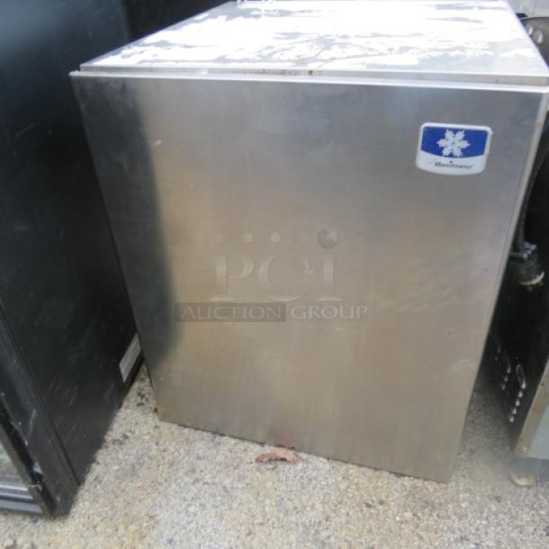 One Manitowic Ice Head. Model# RNS0308A. 115 Volt. 22X24X26 - Image 1 of 1
