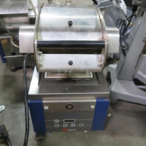 One Electrolux HSG Panini Press.  Model# HSPAN. 208 Volt. 14X17X24 - Image 1 of 2