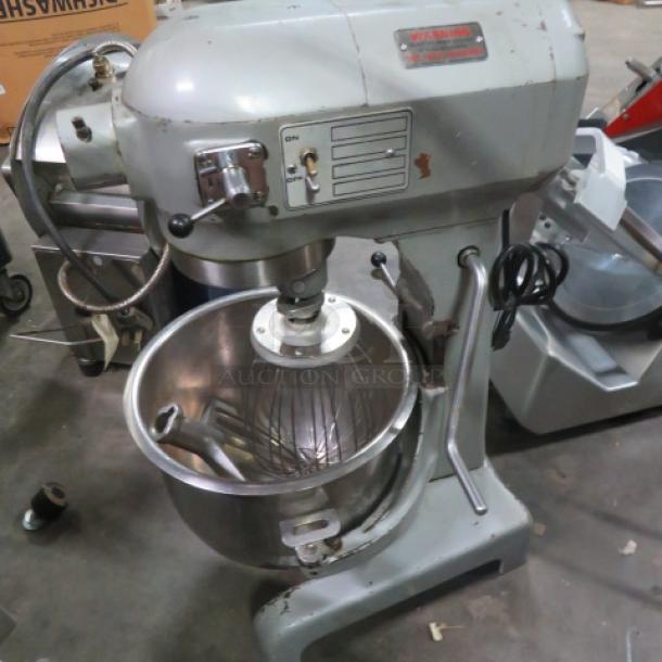 One WORKING Hobart 20 Quart Mixer With Bowl Whip And Paddle. Model# A-200. 115 Volt. - Image 2 of 4