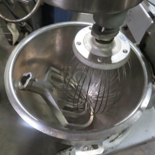 One WORKING Hobart 20 Quart Mixer With Bowl Whip And Paddle. Model# A-200. 115 Volt. - Image 3 of 4