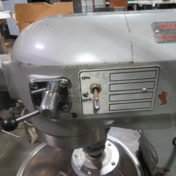 One WORKING Hobart 20 Quart Mixer With Bowl Whip And Paddle. Model# A-200. 115 Volt. - Image 4 of 4
