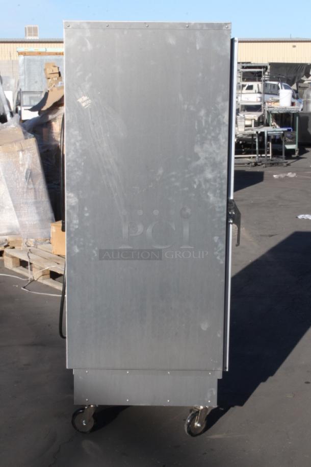 BRAND NEW SCRATCH & DENT! Servit CH1UFICF Full Size Insulated Holding Cabinet with Clear Door - 120V, 2000W.
120V 60Hz 2000W 08/24 SERIAL NO. WPI240812-003 - Image 2 of 5