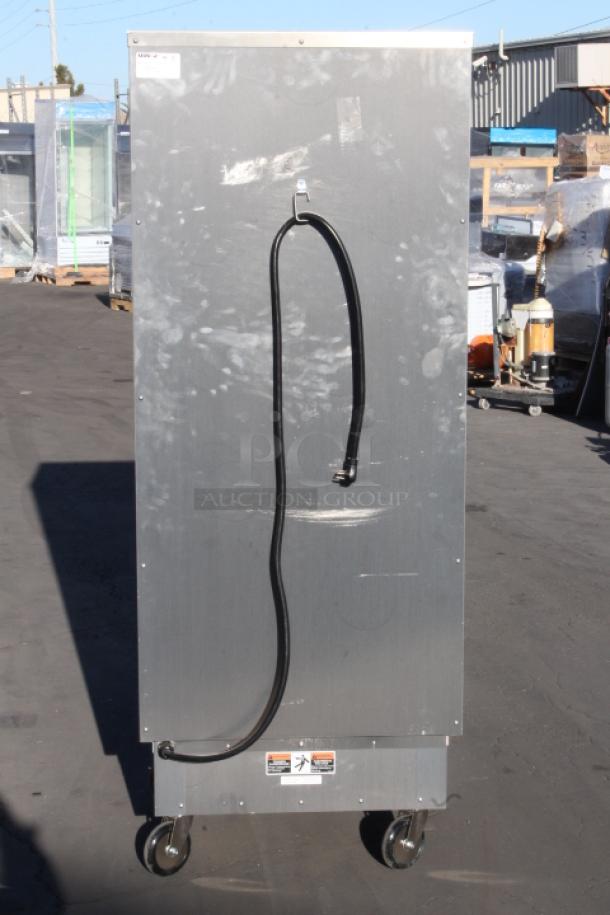BRAND NEW SCRATCH & DENT! Servit CH1UFICF Full Size Insulated Holding Cabinet with Clear Door - 120V, 2000W.
120V 60Hz 2000W 08/24 SERIAL NO. WPI240812-003 - Image 3 of 5