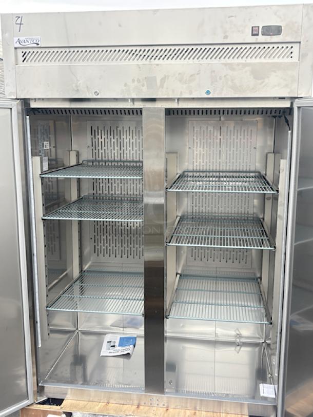 BRAND NEW SCRATCH & DENT! Avantco Z2-R-HC 54" Solid Door Stainless Steel Reach-In Refrigerator. 115v 54 x 32-3/16 x 81-11/16, Serial: 211565611 6868 2409. - Image 5 of 6