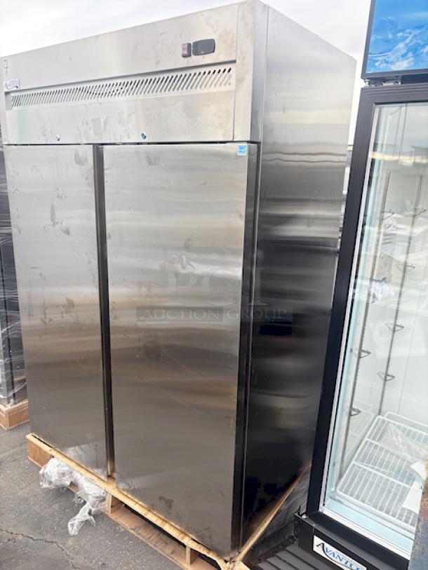 BRAND NEW SCRATCH & DENT! Avantco Z2-R-HC 54" Solid Door Stainless Steel Reach-In Refrigerator. 115v 54 x 32-3/16 x 81-11/16, Serial: 211565611 6868 2409. - Image 6 of 6