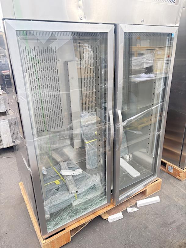 BRAND NEW SCRATCH & DENT! Avantco Z2-R-GHC 54" Glass Door Stainless Steel Reach-In Refrigerator. Glass is broken and the top is dented. 115v, 54 x 31-3/8 x 81-11/16 S/N: 211565611 6868 2409 - Image 2 of 6