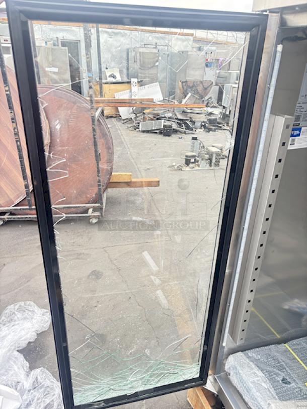 BRAND NEW SCRATCH & DENT! Avantco Z2-R-GHC 54" Glass Door Stainless Steel Reach-In Refrigerator. Glass is broken and the top is dented. 115v, 54 x 31-3/8 x 81-11/16 S/N: 211565611 6868 2409 - Image 4 of 6