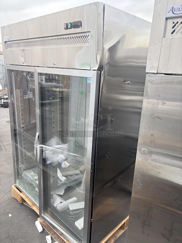 BRAND NEW SCRATCH & DENT! Avantco Z2-R-GHC 54" Glass Door Stainless Steel Reach-In Refrigerator. Glass is broken and the top is dented. 115v, 54 x 31-3/8 x 81-11/16 S/N: 211565611 6868 2409 - Image 5 of 6