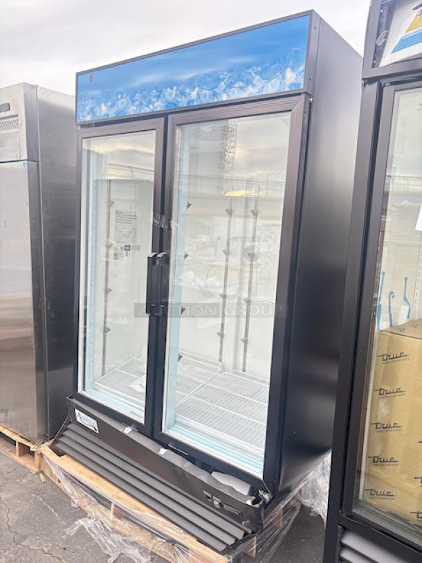 BRAND NEW SCRATCH & DENT! Avantco GDC-40-HC 48" Black Customizable Swing Glass Door Merchandiser Refrigerator with LED Lighting. 48 x 25-5/8 x 85-3/8. Base is bent & power cord has been removed. - Image 2 of 4