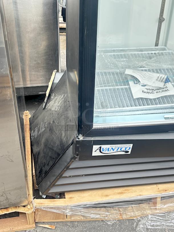 BRAND NEW SCRATCH & DENT! Avantco GDC-40-HC 48" Black Customizable Swing Glass Door Merchandiser Refrigerator with LED Lighting. 48 x 25-5/8 x 85-3/8. Base is bent & power cord has been removed. - Image 3 of 4