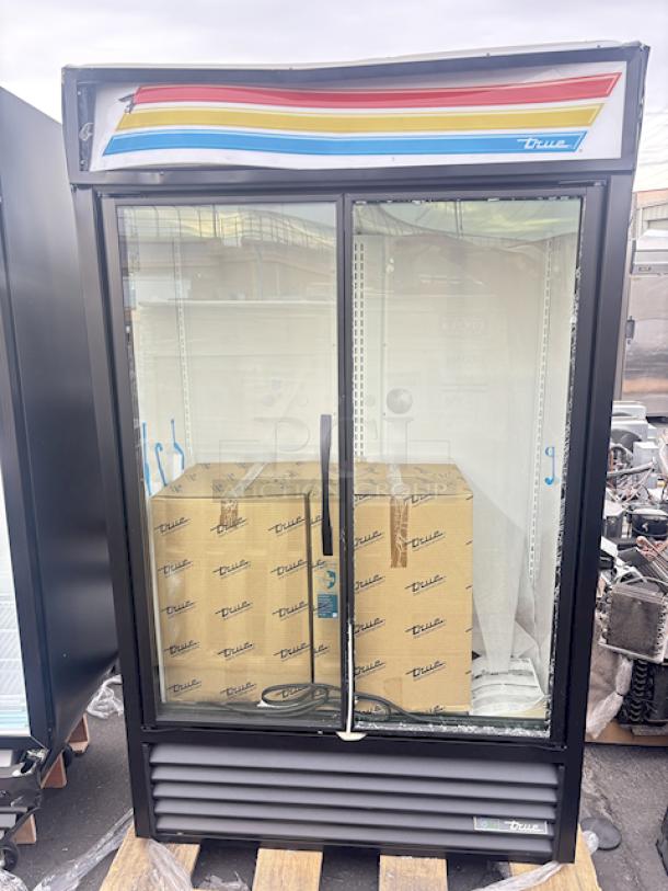 BRAND NEW SCRATCH & DENT! True TVM-48SL-HC~VM01 47 1/8" Black Narrow / Low Profile Refrigerated Glass Door Merchandiser with LED Lighting. 115v/60hz/1ph/4.2Amp.  S/N: 10951141 The top layer of glass on the right side door is shattered. the back side panel is dented. The top display is warped and dented. See photos. - Image 1 of 5