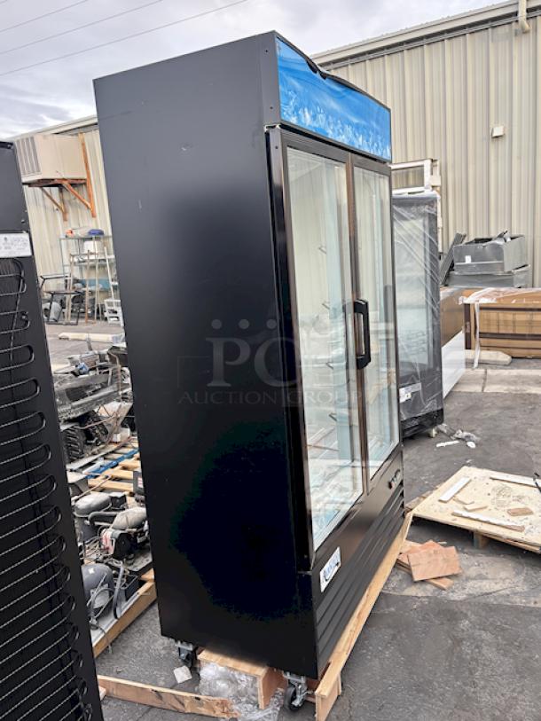 BRAND NEW SCRATCH & DENT! Avantco GDC-40-HC 48" Black Customizable Swing Glass Door Merchandiser Refrigerator with LED Lighting, 115v. S/N: 613575536 8009 2403 01. 48 x 25-5/8 x 85-3/8 - Image 8 of 8