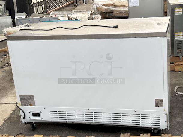 BRAND NEW SCRATCH & DENT! Avantco MC58-HC 58" School Milk Cooler. 115v/1ph/60Hz/2.4Amp, 58 x 30-5/8 x 41-3/8. S/N 200901083 7021 2312 - Image 3 of 7