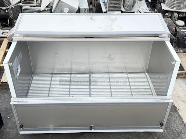BRAND NEW SCRATCH & DENT! Avantco MC58-HC 58" School Milk Cooler. 115v/1ph/60Hz/2.4Amp, 58 x 30-5/8 x 41-3/8. S/N 200901083 7021 2312 - Image 6 of 7
