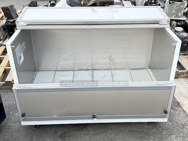 BRAND NEW SCRATCH & DENT! Avantco MC58-HC 58" School Milk Cooler. 115v/1ph/60Hz/2.4Amp, 58 x 30-5/8 x 41-3/8. S/N 200901083 7021 2312 - Image 7 of 7
