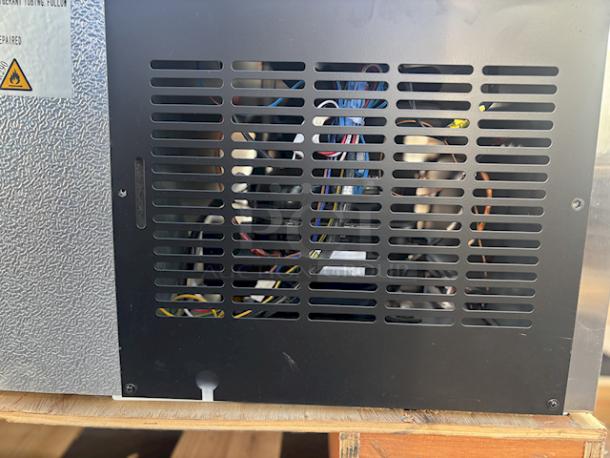 BRAND NEW SCRATCH & DENT! Avantco APPT-71-HC 71" 2 Door Refrigerated Pizza Prep Table. S/N: 305397730 Missing Power Cord and On/Of Control Switch. - Image 6 of 8