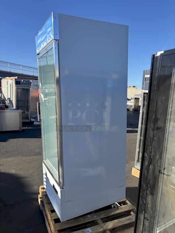 BRAND NEW SCRATCH AND DENT! Avantco GDC-24F-HC 31" White Customizable Swing Glass Door Merchandiser Freezer with LED Lighting 115V/60Hz/1Ph/7.6Amp/1hp/R290 refrigerant. S/N: 863373857. Unit is Scratched & Dented. See Photos. In Working Order. - Image 8 of 9