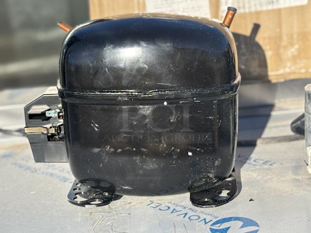BRAND NEW SCRATCH AND DENT! Secop SCE18CNLX 1-2/7 hp Compressor - 115V/R290/6.08Amp/60Hz.        S/N: 5PAXFQ5W. One Flange used for Mounting is Bent Up. - Image 3 of 8