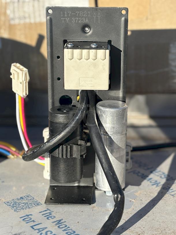 BRAND NEW SCRATCH AND DENT! Secop SCE18CNLX 1-2/7 hp Compressor - 115V/R290/6.08Amp/60Hz.        S/N: 5PAXFQ5W. One Flange used for Mounting is Bent Up. - Image 5 of 8
