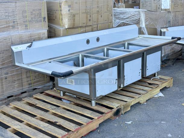 BRAND NEW SCRATCH AND DENT! Regency 60031824218 94" 16-Gauge Stainless Steel Three Compartment
Commercial Sink with 2 Drainboards - 18" x 24" x 14" Bowls With 9 3/4" Tall Backsplash . Sink Component Only. - Image 3 of 8