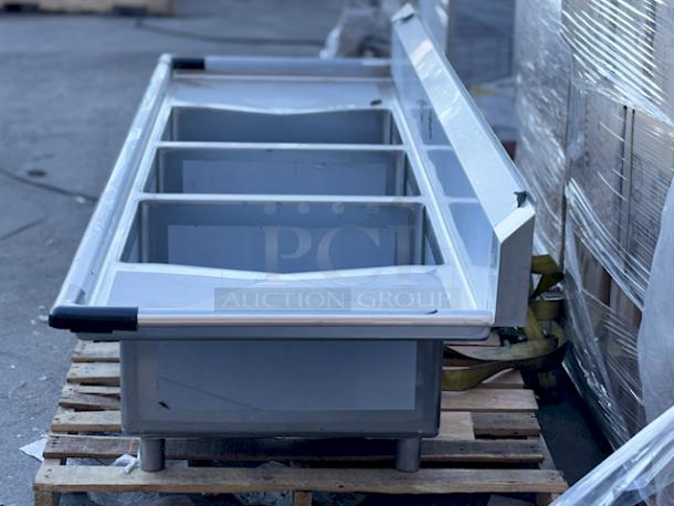 BRAND NEW SCRATCH AND DENT! Regency 60031824218 94" 16-Gauge Stainless Steel Three Compartment
Commercial Sink with 2 Drainboards - 18" x 24" x 14" Bowls With 9 3/4" Tall Backsplash . Sink Component Only. - Image 7 of 8