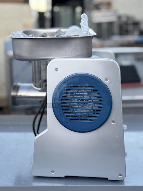 OUT OF ORIGINAL PACKAGING! Edlund Edvantage EDVG-12SS #12 Electric Meat Grinder With Stainless Steel Components - 120V; 1/2 hp, Includes ALL Parts & Pieces. S/N: 20BCJC1468. Mfg: 2023. Cord is damaged. - Image 4 of 10